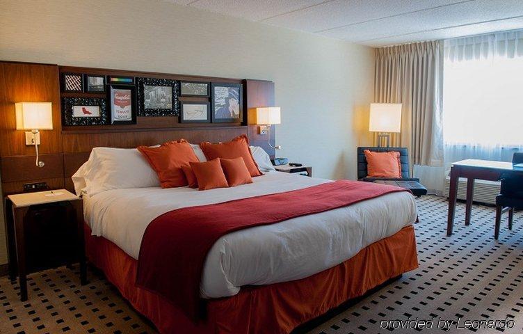Delta Hotels By Marriott Ютика Экстерьер фото