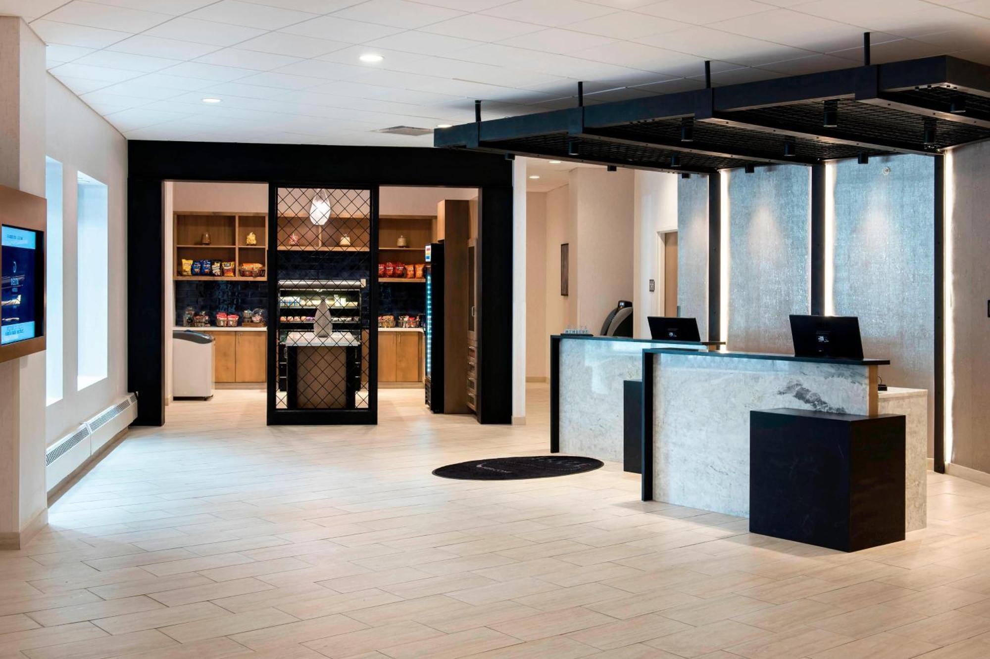 Delta Hotels By Marriott Ютика Экстерьер фото