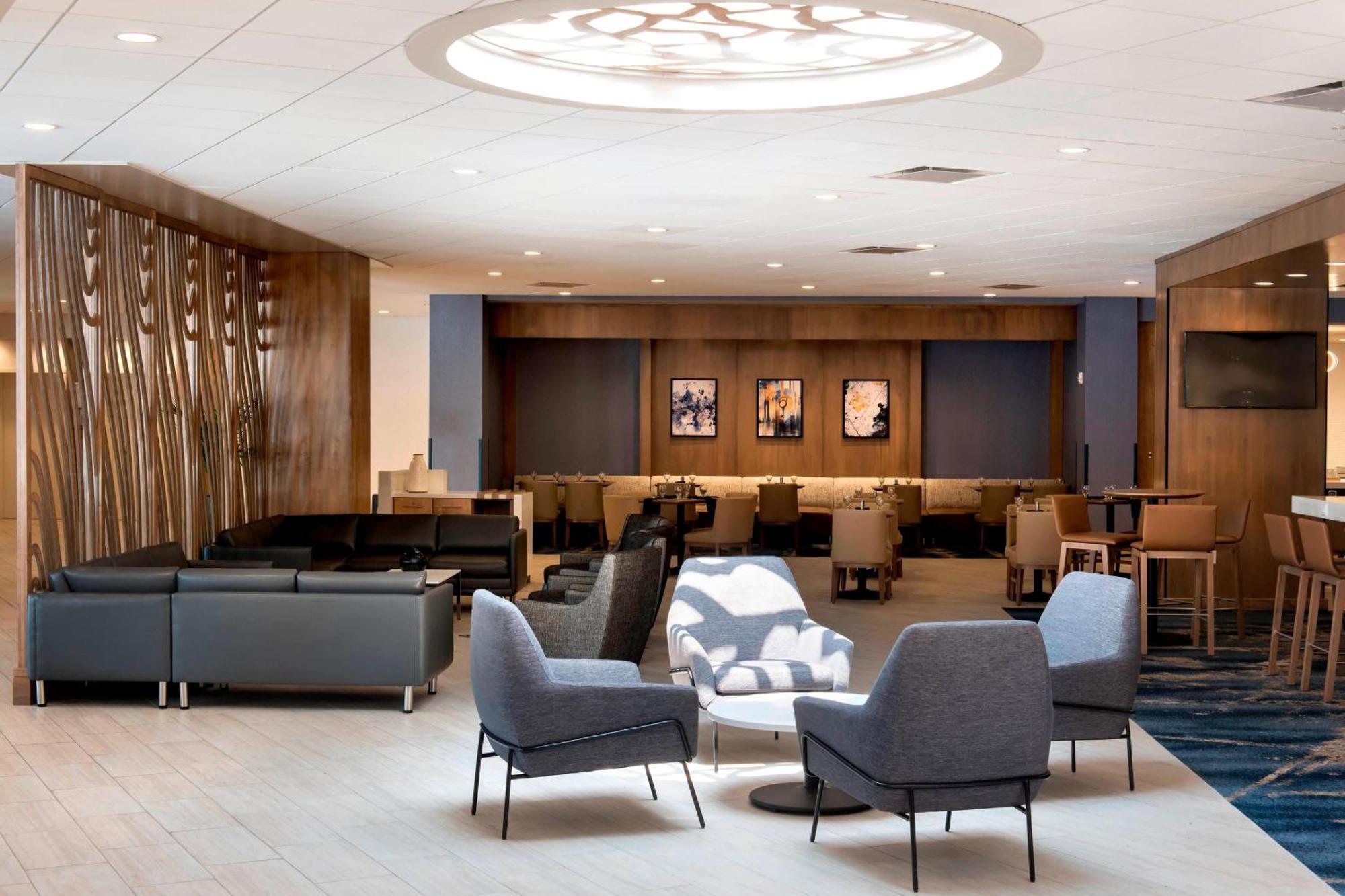 Delta Hotels By Marriott Ютика Экстерьер фото