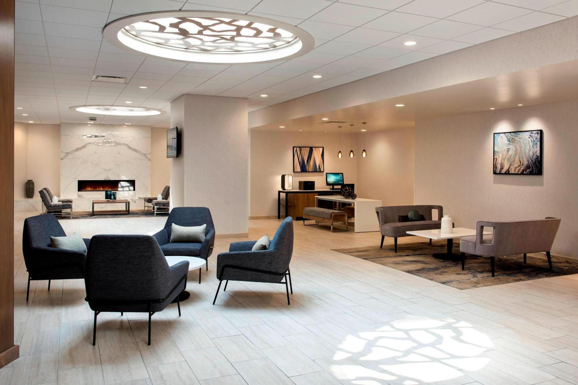 Delta Hotels By Marriott Ютика Экстерьер фото